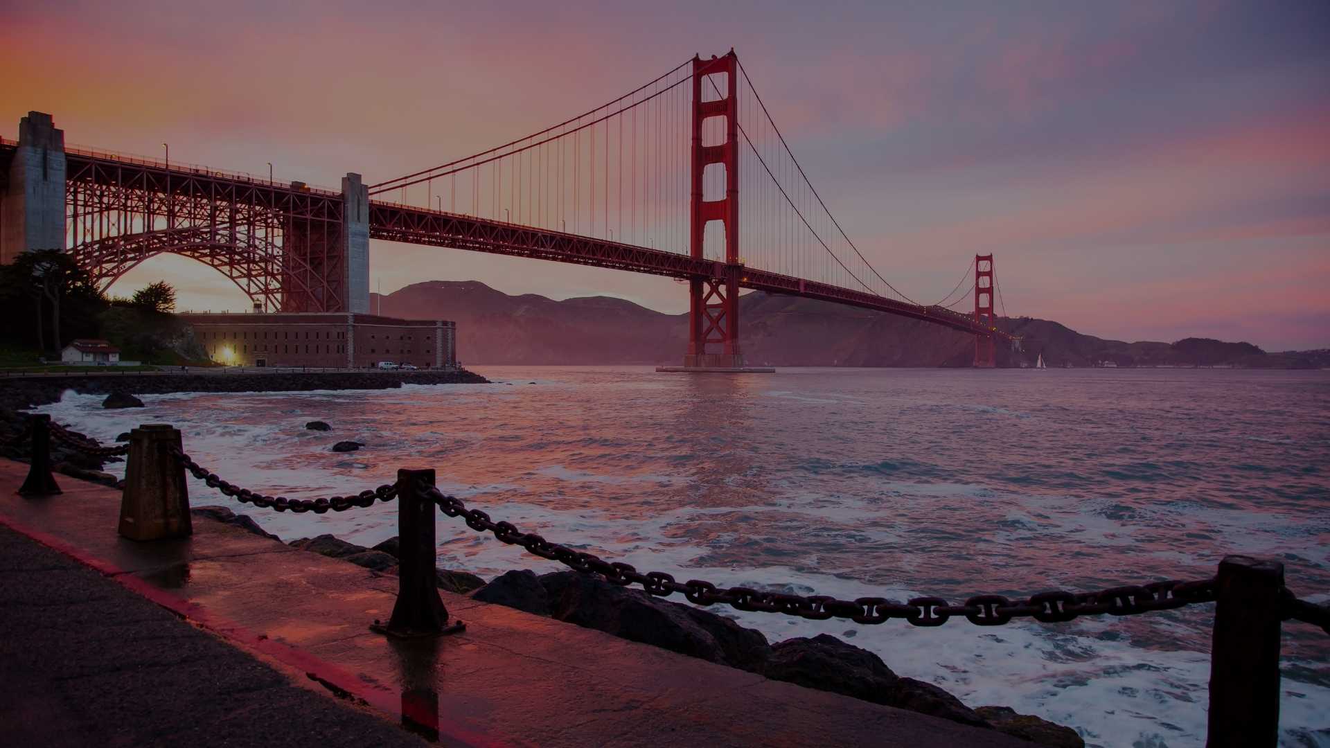 Golden Gate Bridge in der Abenddämmerung. Hero-Bild für unsere Silicon Valley Unternehmer-Reisen