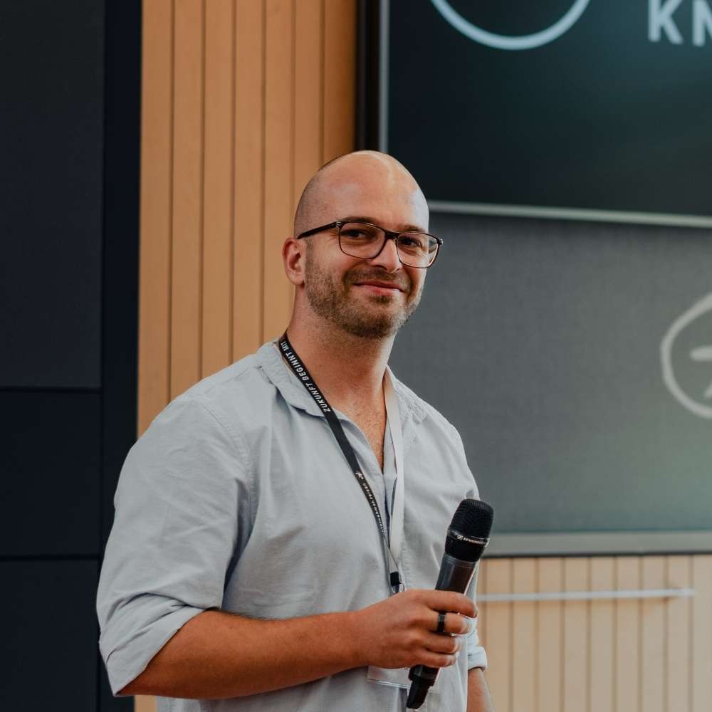 Fabian Vihl, Geschäftsführer der Unternehmer-Reisen 360 GmbH, bei einem Strategie-Briefing für eine C-Level Delegation.