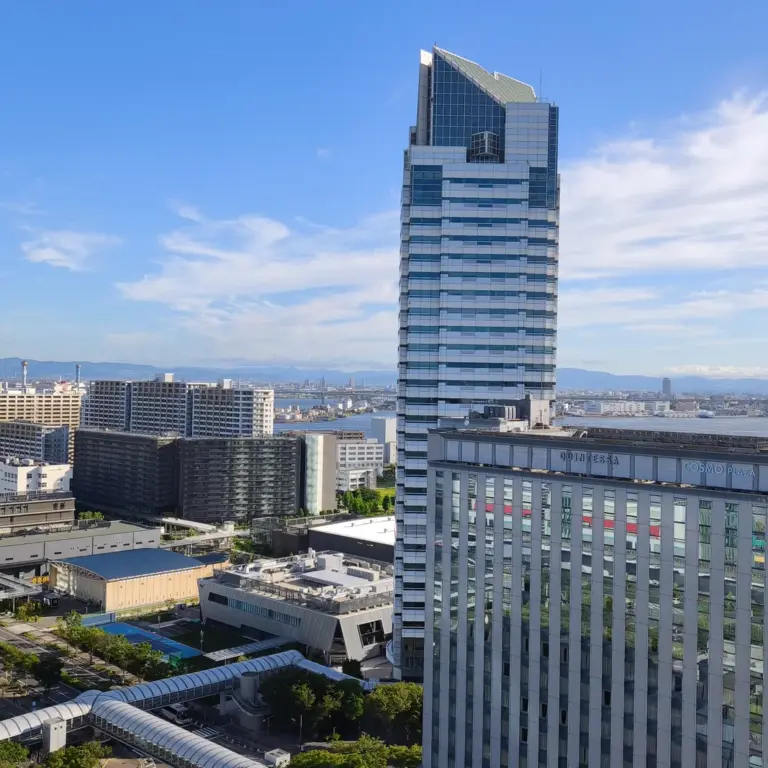 Osaka am Morgen des Expo-Tags – Blick über die Bucht, Round-the-World-Unternehmerreise Juli 2025