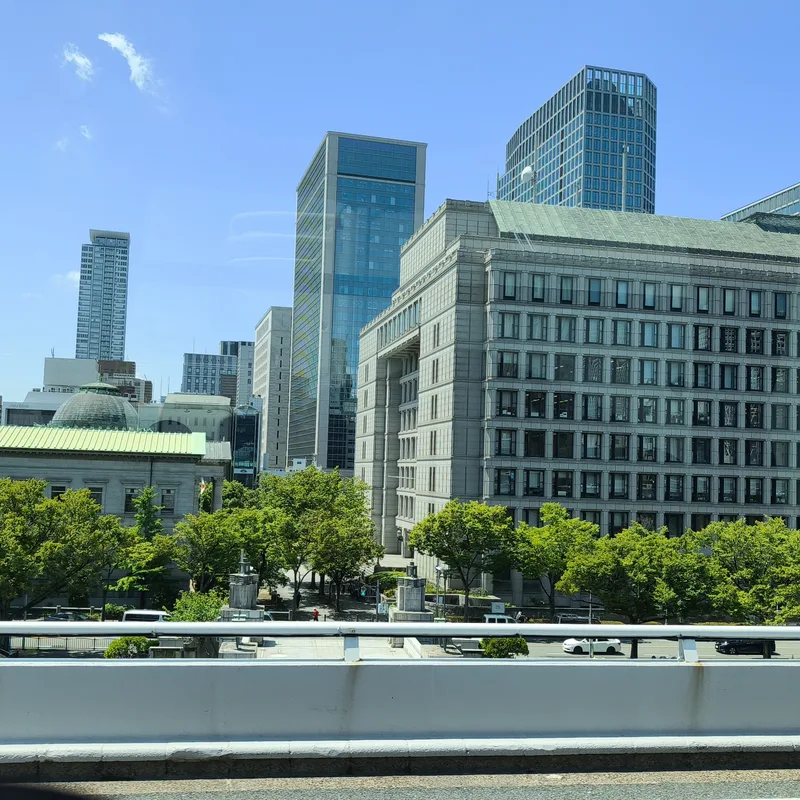 Osaka Nakanoshima: historische Kaufmannsarchitektur zwischen modernen Hochhäusern, Juli 2025